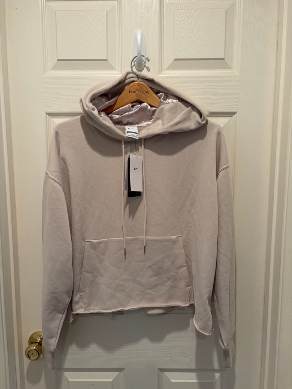A'ja Wilson Women's Oversized Cropped Basketball Hoodie (Desert Sand/Soft Pearl)